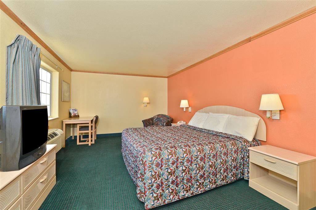 Baymont By Wyndham Garden Of The Gods Colorado Springs Hotel Room photo